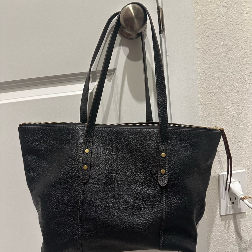 Fossil Black Leather Shoulder Bag with Gold Accents